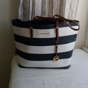 Nautical Michael Kors striped medium sized purae